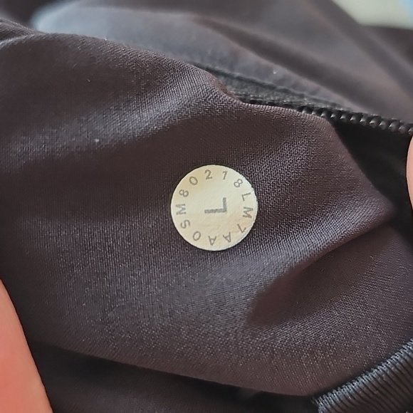 Lululemon T.H.E. Short *Linerless 9" Updated, *Flaw - Read* Size Large - Picture 12 of 16